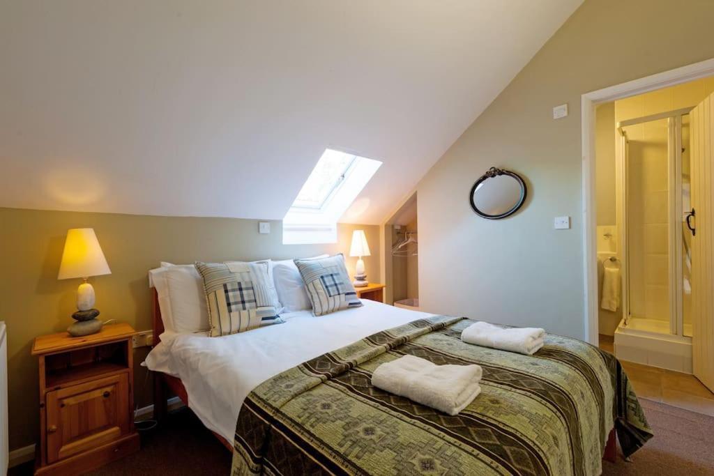Marshlands House, Sleeps 16 - Country Barn With Hot Tub Villa Woodbridge Exterior photo