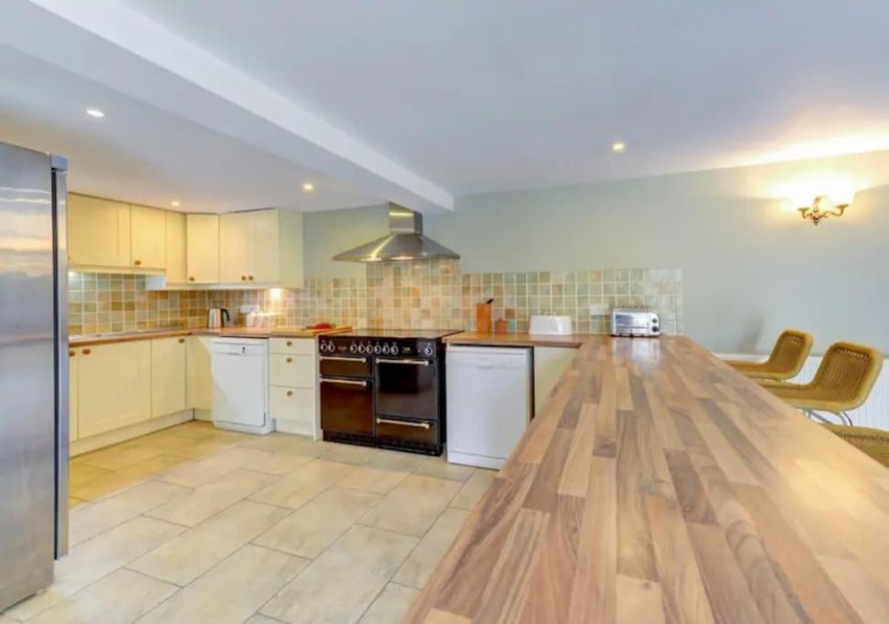 Marshlands House, Sleeps 16 - Country Barn With Hot Tub Villa Woodbridge Exterior photo