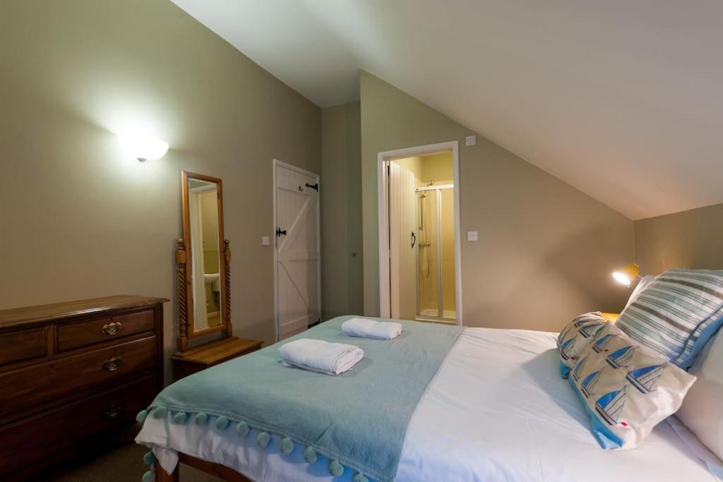Marshlands House, Sleeps 16 - Country Barn With Hot Tub Villa Woodbridge Exterior photo