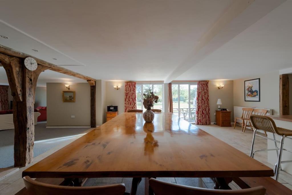 Marshlands House, Sleeps 16 - Country Barn With Hot Tub Villa Woodbridge Exterior photo