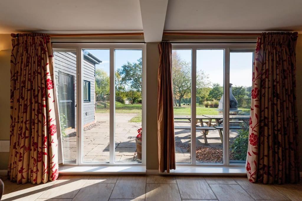 Marshlands House, Sleeps 16 - Country Barn With Hot Tub Villa Woodbridge Exterior photo