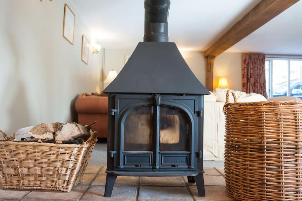 Marshlands House, Sleeps 16 - Country Barn With Hot Tub Villa Woodbridge Exterior photo